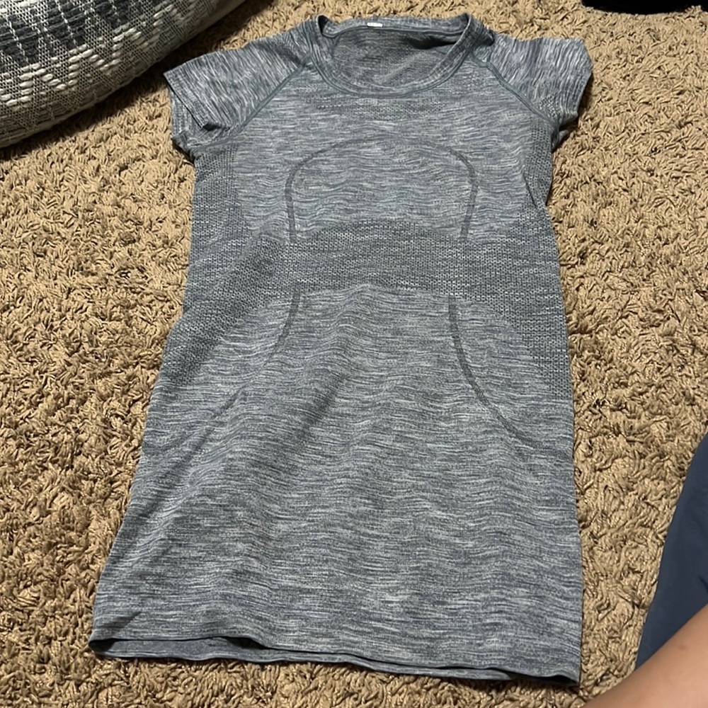 lululemon tshirt